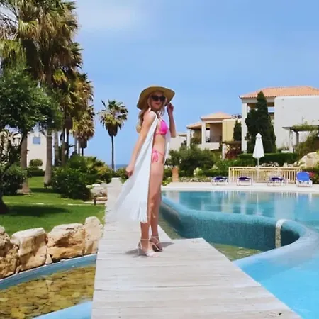 Apartment Elias 3-bedroom On The Beach With Pool *