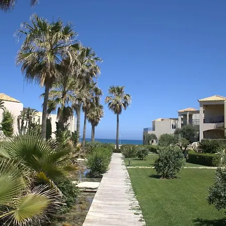 Elias 3-bedroom On The Beach With Pool Chania (Crete)