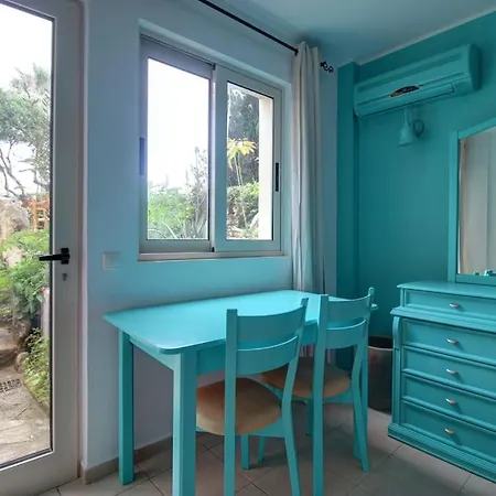 Apartment Elias 3-bedroom On The Beach With Pool *