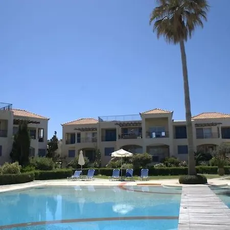 Apartment Elias 3-bedroom On The Beach With Pool
