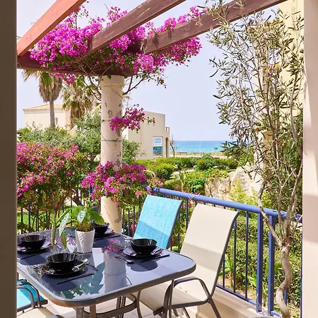 Elias 3-bedroom On The Beach With Pool Chania (Crete)