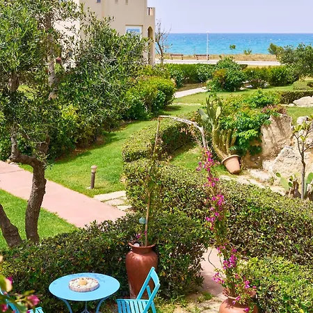 Elias 3-bedroom On The Beach With Pool * Chania (Crete)