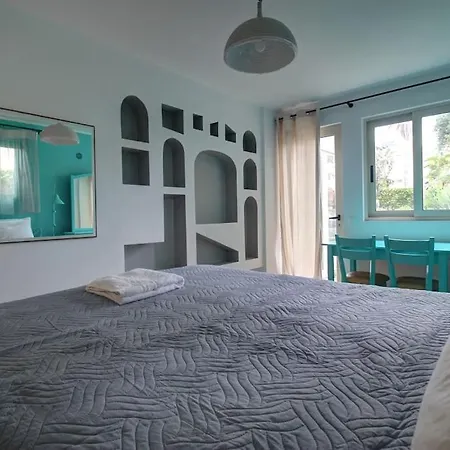 Elias 3-bedroom On The Beach With Pool خانيا