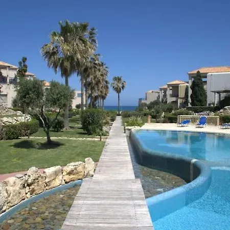 Elias 3-bedroom On The Beach With Pool خانيا