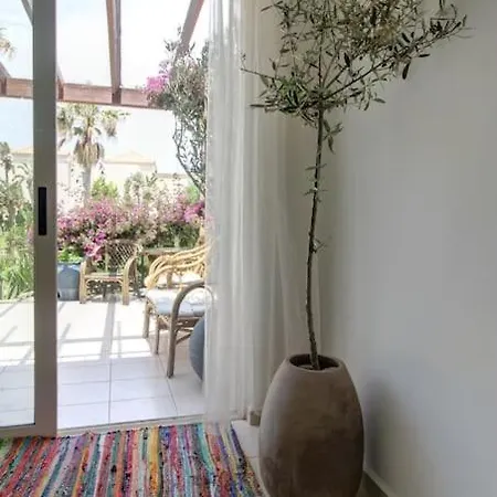 شقة Elias 3-bedroom On The Beach With Pool خانيا