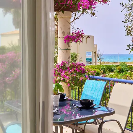 Elias 3-bedroom On The Beach With Pool شقة خانيا