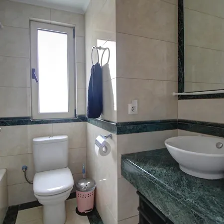 Apartmán Elias 3-bedroom On The Beach With Pool Chania (Crete)