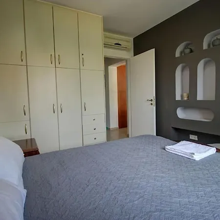 Elias 3-bedroom On The Beach With Pool