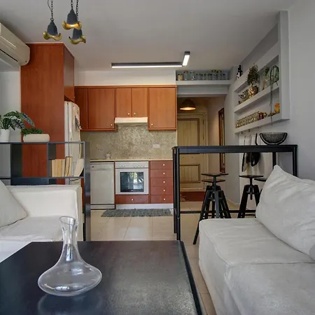 Apartmán Elias 3-bedroom On The Beach With Pool Chania (Crete)