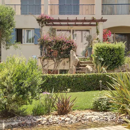 Apartmán Elias 3-bedroom On The Beach With Pool *