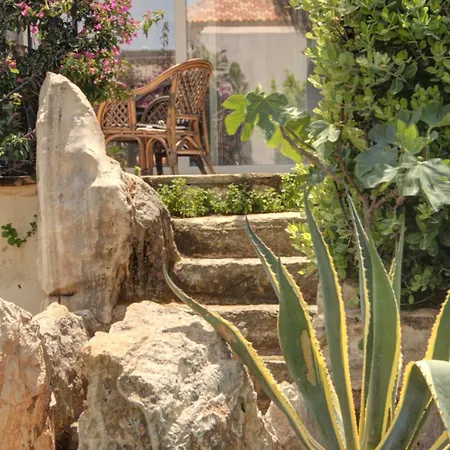 Apartament Elias 3-bedroom On The Beach With Pool