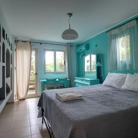 Elias 3-bedroom On The Beach With Pool Chania (Crete)