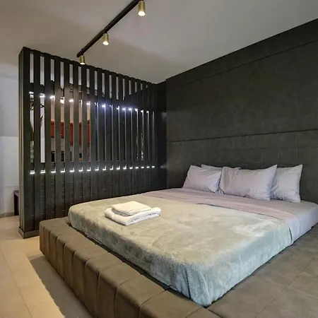 Elias 3-bedroom On The Beach With Pool Chania (Crete)