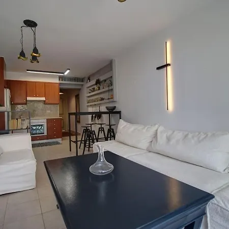 Elias 3-bedroom On The Beach With Pool