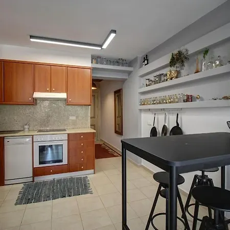 Elias 3-bedroom On The Beach With Pool