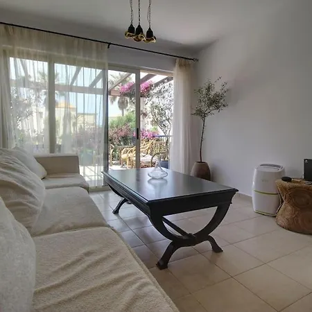 Apartmán Elias 3-bedroom On The Beach With Pool Chania (Crete)