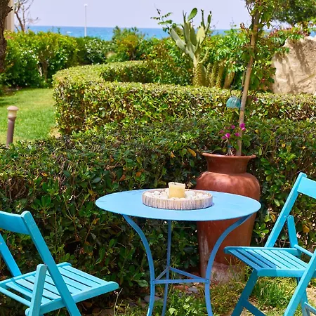 Apartmán Elias 3-bedroom On The Beach With Pool Chania (Crete)