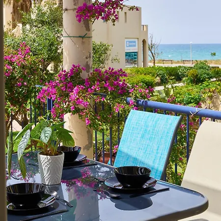 Elias 3-bedroom On The Beach With Pool