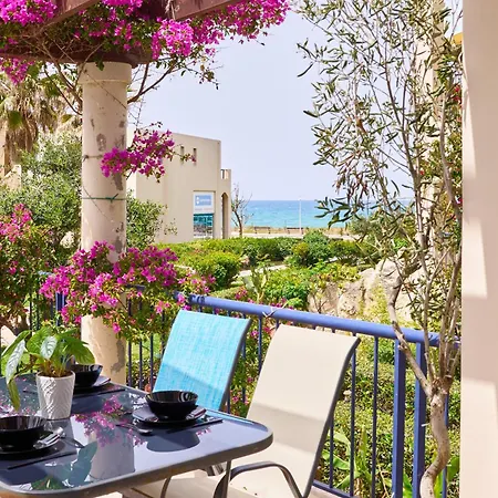 Elias 3-bedroom On The Beach With Pool *