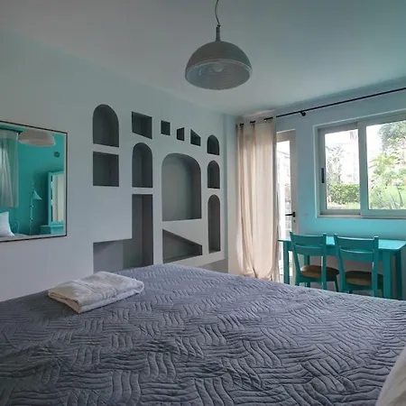 Appartement Elias 3-bedroom On The Beach With Pool