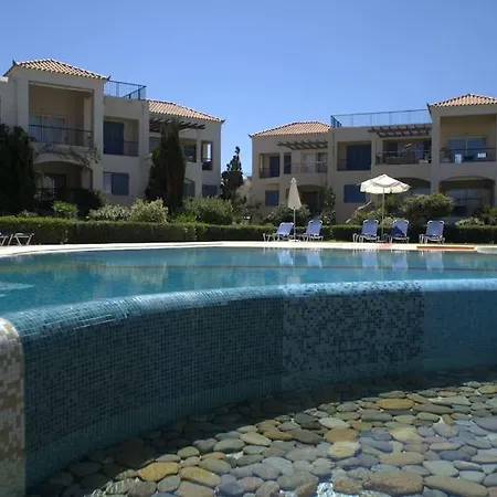 Elias 3-bedroom On The Beach With Pool La Canée
