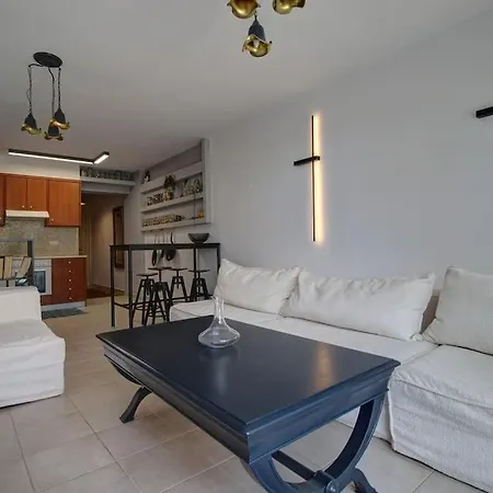 Elias 3-bedroom On The Beach With Pool La Canée