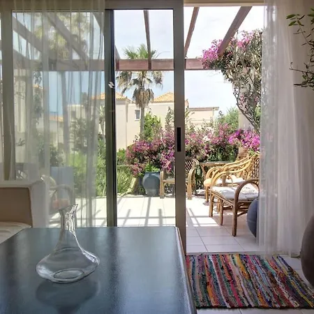 Elias 3-bedroom On The Beach With Pool La Canée