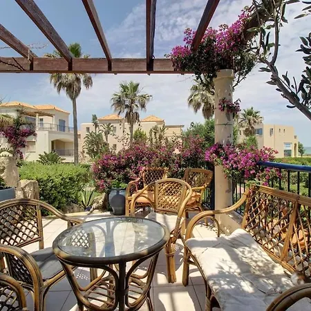 Appartement Elias 3-bedroom On The Beach With Pool La Canée