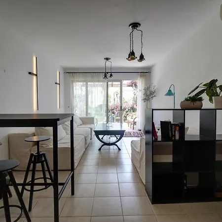 Elias 3-bedroom On The Beach With Pool Appartement La Canée