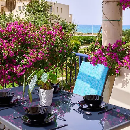 Elias 3-bedroom On The Beach With Pool * La Canée