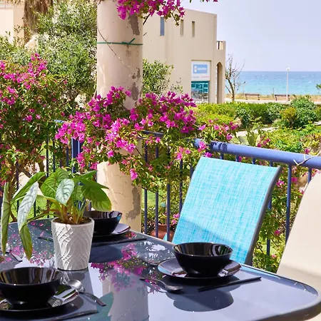 Elias 3-bedroom On The Beach With Pool Appartement